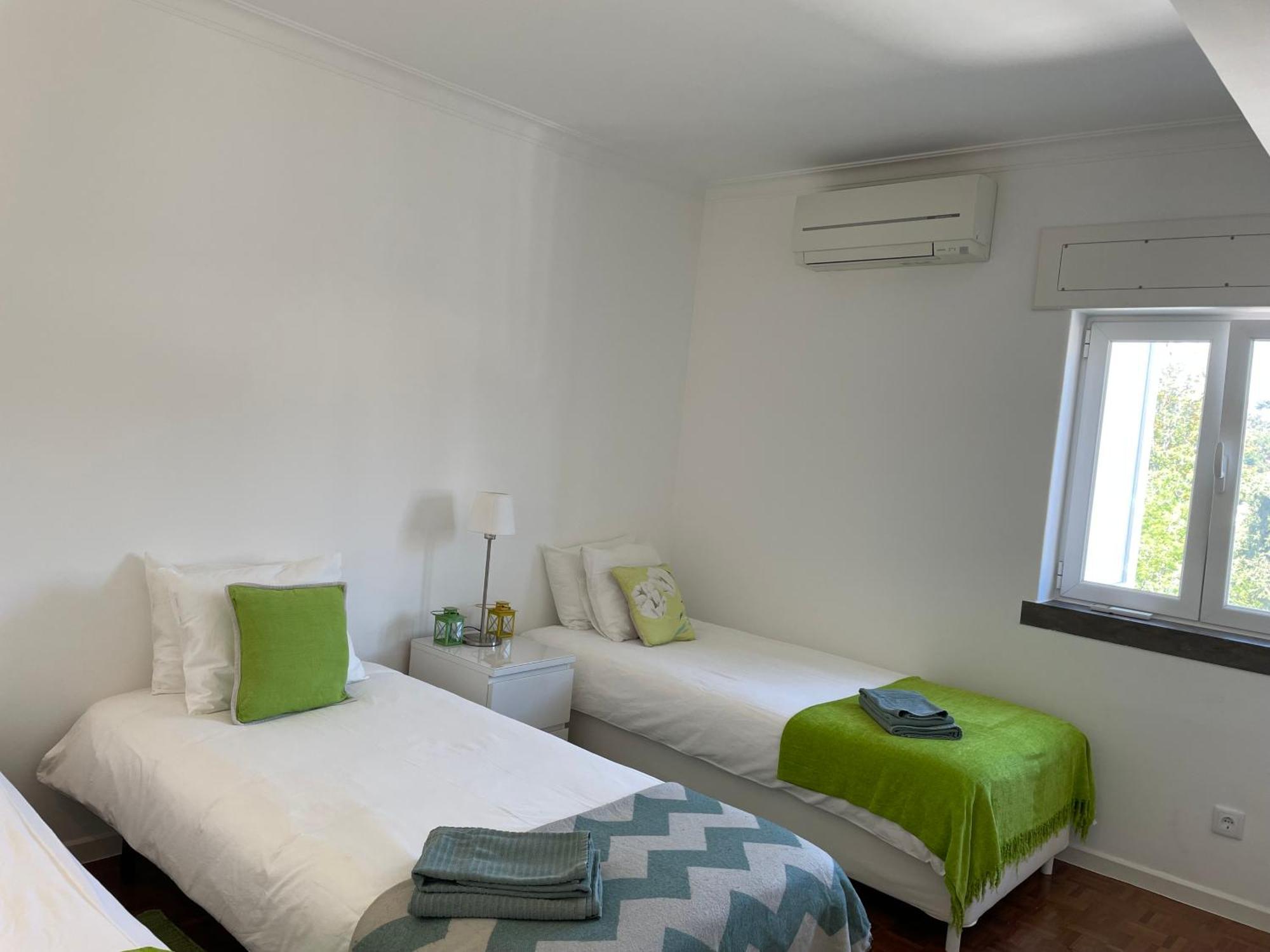 Apartment Costa Pinto 2 Left
